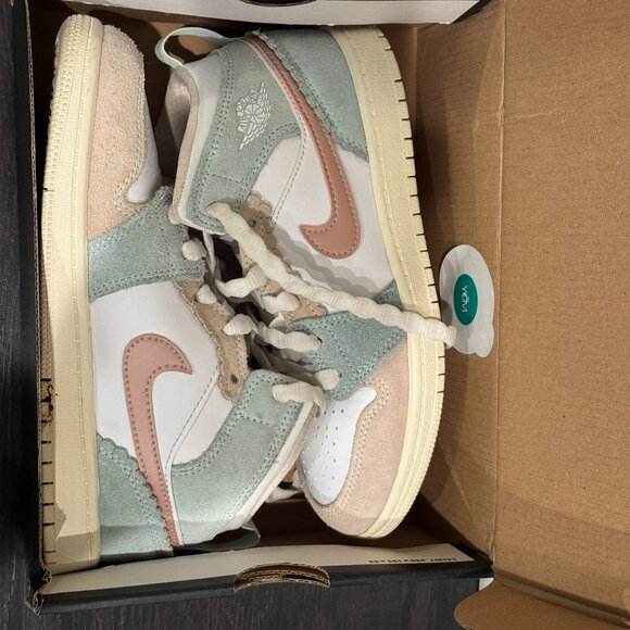 Jordan 1 Mid Pink Oxford Jade Ice - Size 3Y - Picture 3 of 7